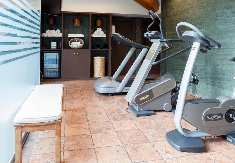 Hotel Palacio Del Carmen, Autograph Collection Santiago de Compostela Exterior photo A gym at a hotel