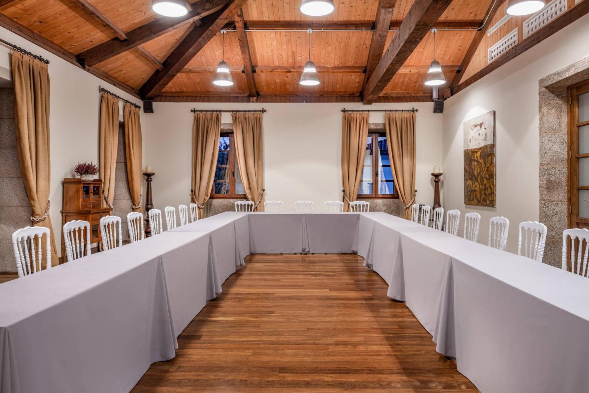 Hotel Palacio Del Carmen, Autograph Collection Santiago de Compostela Exterior photo The interior of the conference room
