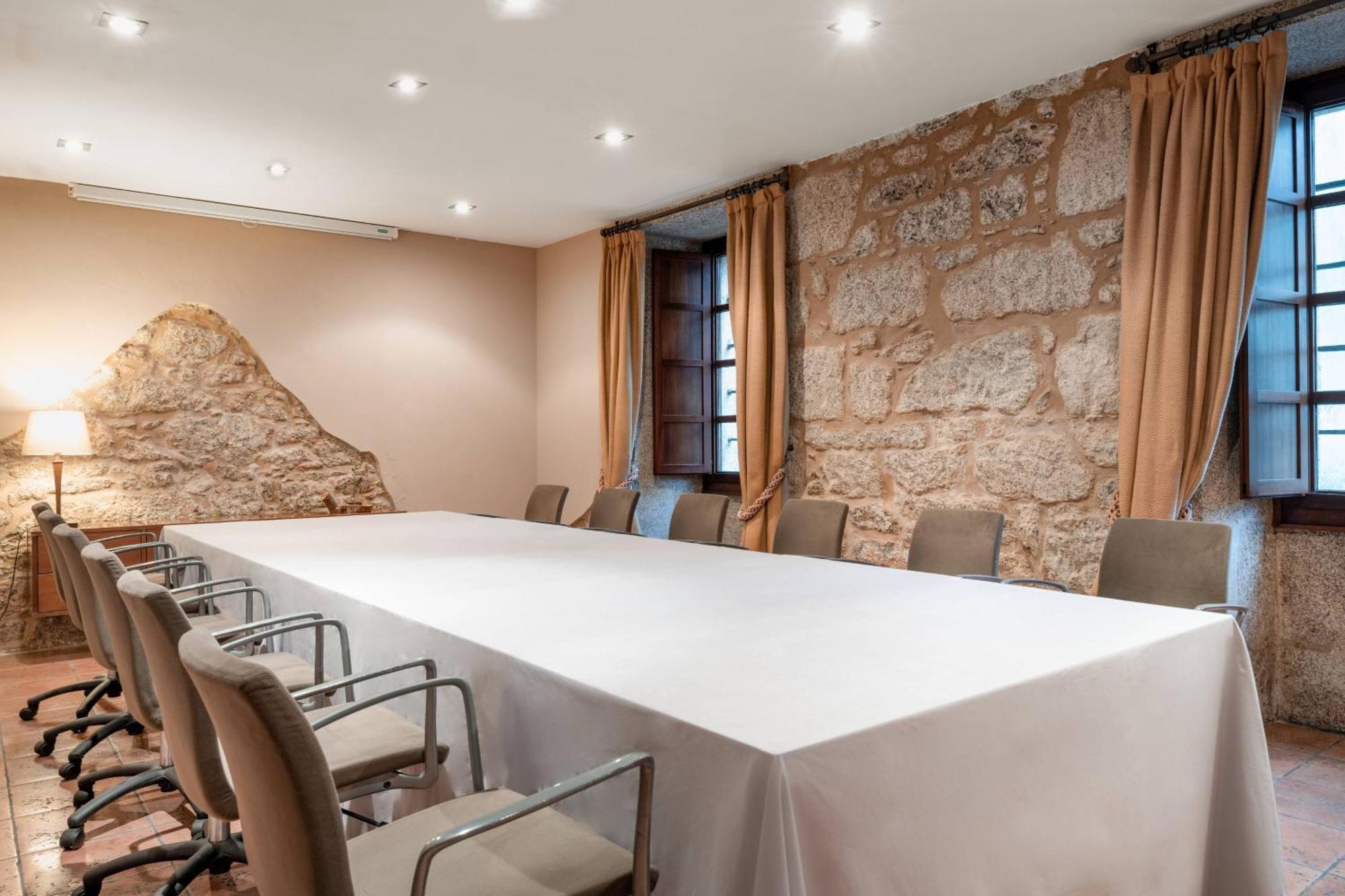 Hotel Palacio Del Carmen, Autograph Collection Santiago de Compostela Exterior photo Meeting room