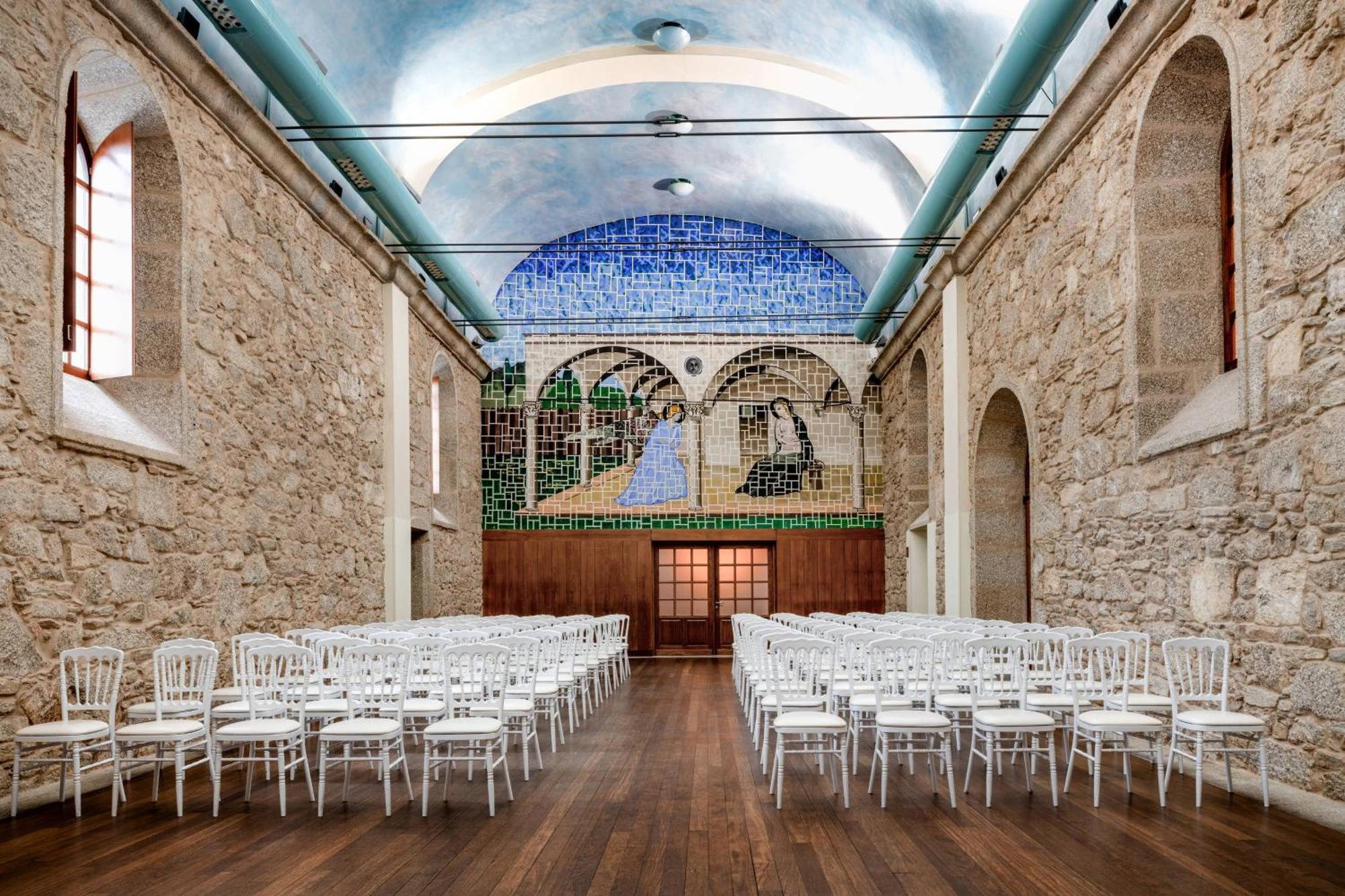 Hotel Palacio Del Carmen, Autograph Collection Santiago de Compostela Exterior photo The interior of the church