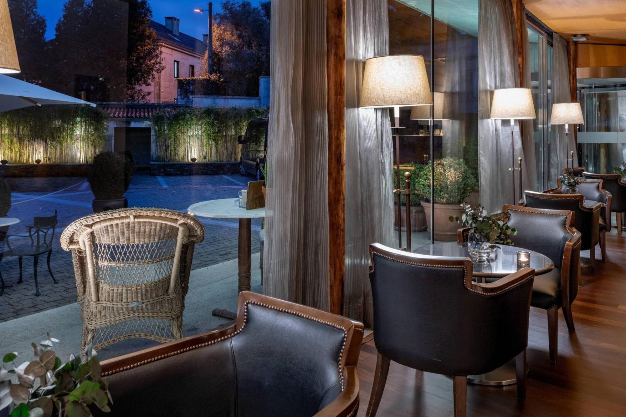 Hotel Palacio Del Carmen, Autograph Collection Santiago de Compostela Exterior photo The hotel's lobby