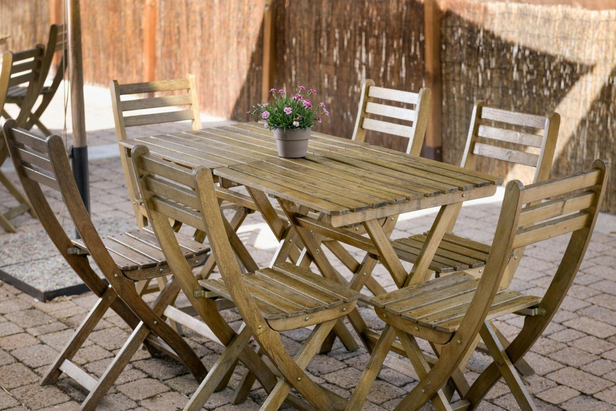 Hotel Palacio Del Carmen, Autograph Collection Santiago de Compostela Exterior photo Outdoor furniture