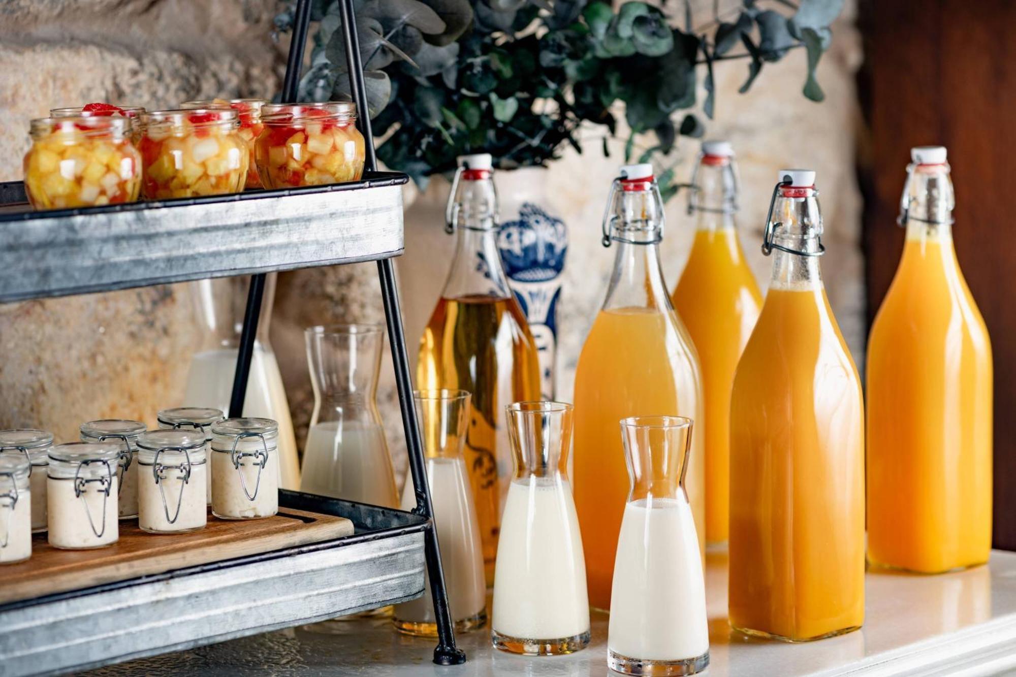 Hotel Palacio Del Carmen, Autograph Collection Santiago de Compostela Exterior photo Bottled kombucha
