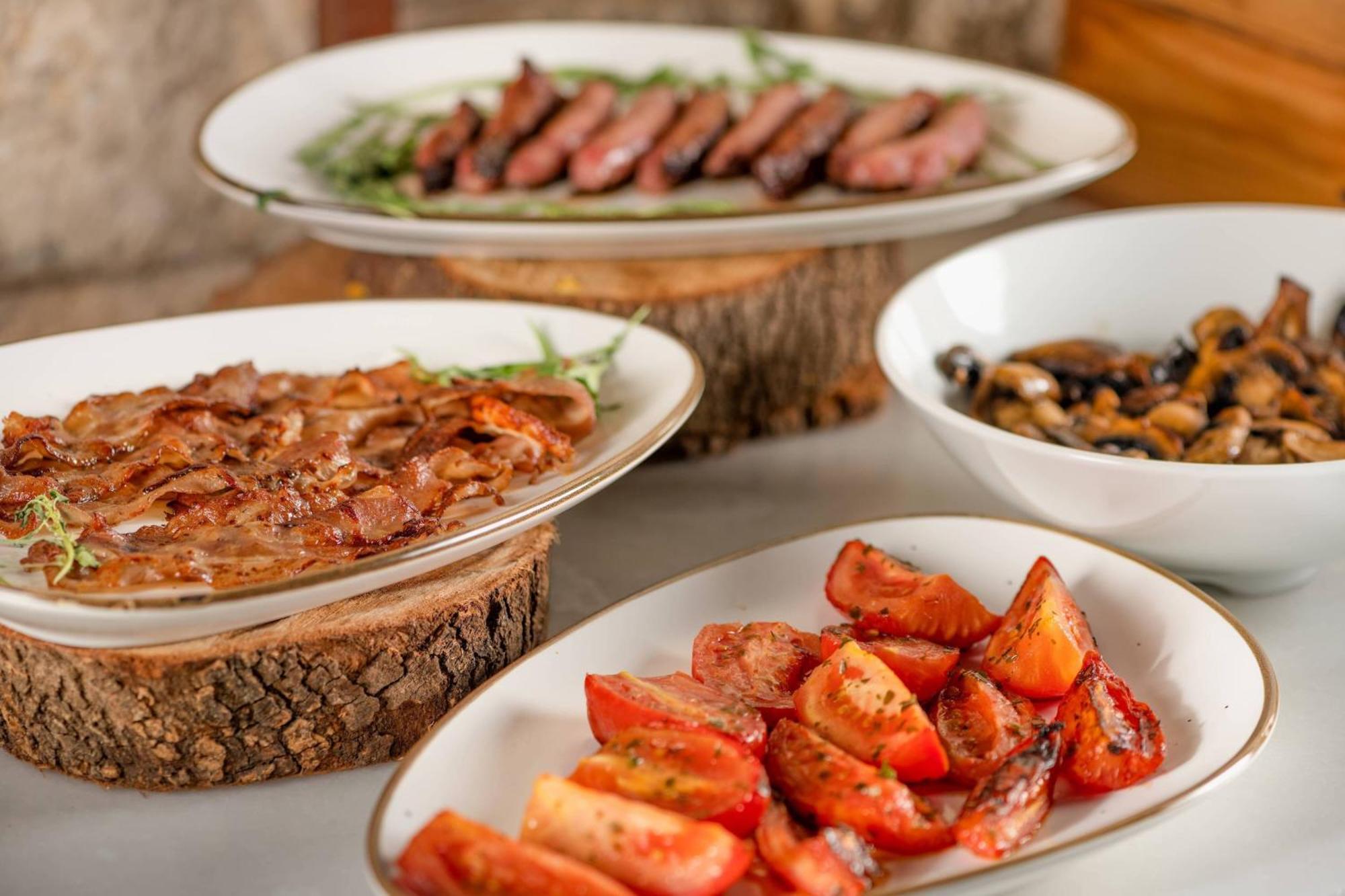 Hotel Palacio Del Carmen, Autograph Collection Santiago de Compostela Exterior photo A selection of dishes at the restaurant
