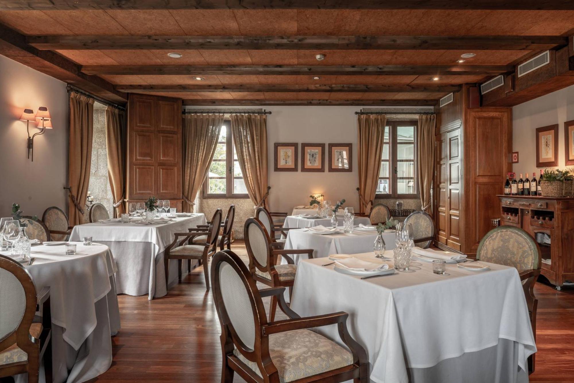 Hotel Palacio Del Carmen, Autograph Collection Santiago de Compostela Exterior photo Restaurant "La Pergoletta"