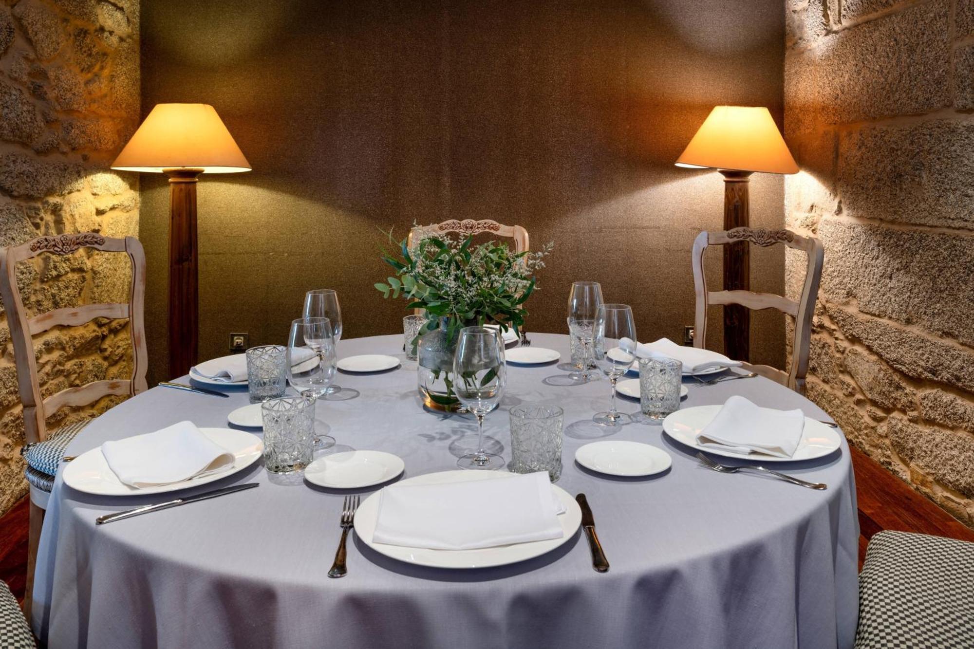 Hotel Palacio Del Carmen, Autograph Collection Santiago de Compostela Exterior photo A table set for a meal