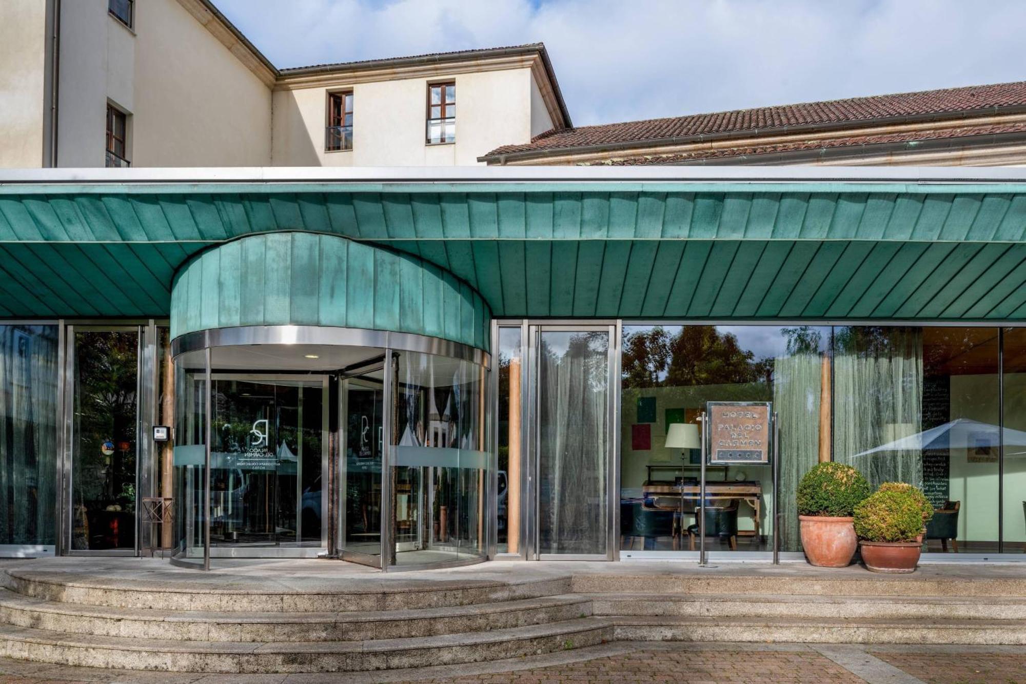 Hotel Palacio Del Carmen, Autograph Collection Santiago de Compostela Exterior photo Entrance to the main building
